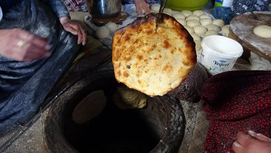 Van'da tandırda cevizli çörek pişirme telaşı başladı