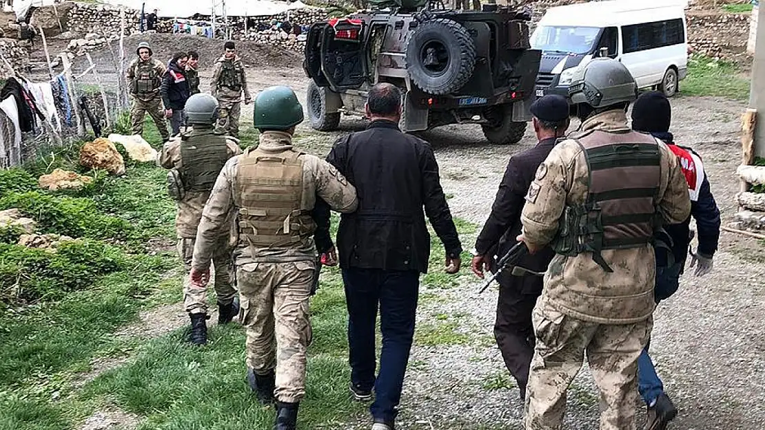 Van'da terör örgütlerine yönelik operasyonda 15 kişi gözaltında!
