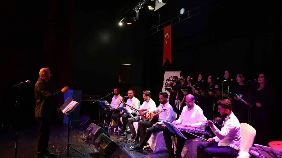 Van'da Türk Halk Müziği Konseri: Öğrenciler Anadolu'yu Seslendirdi!