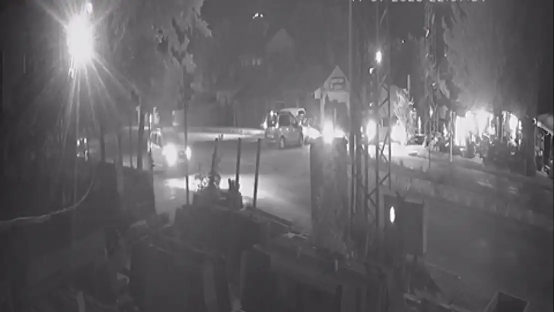 Van'da Üç Araçlı Trafik Kazasının Güvenlik Kamerası Görüntüleri Ortaya Çıktı