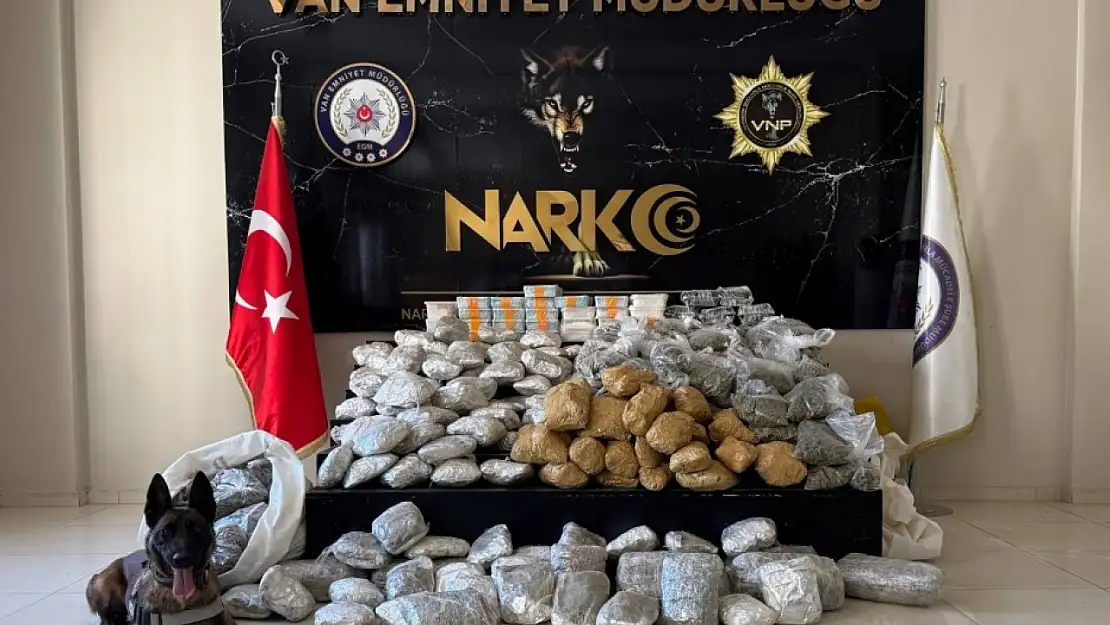 Van'da Uyuşturucu Operasyonu: Kamyonette 122 Kilo Yün Çuvalının İçinden Uyuşturucu Ele Geçirildi
