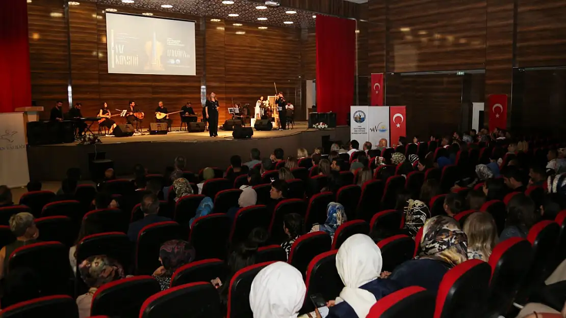 Van'da Yaz Konseri Sanat ve Müzik Bir Arada Buluştu