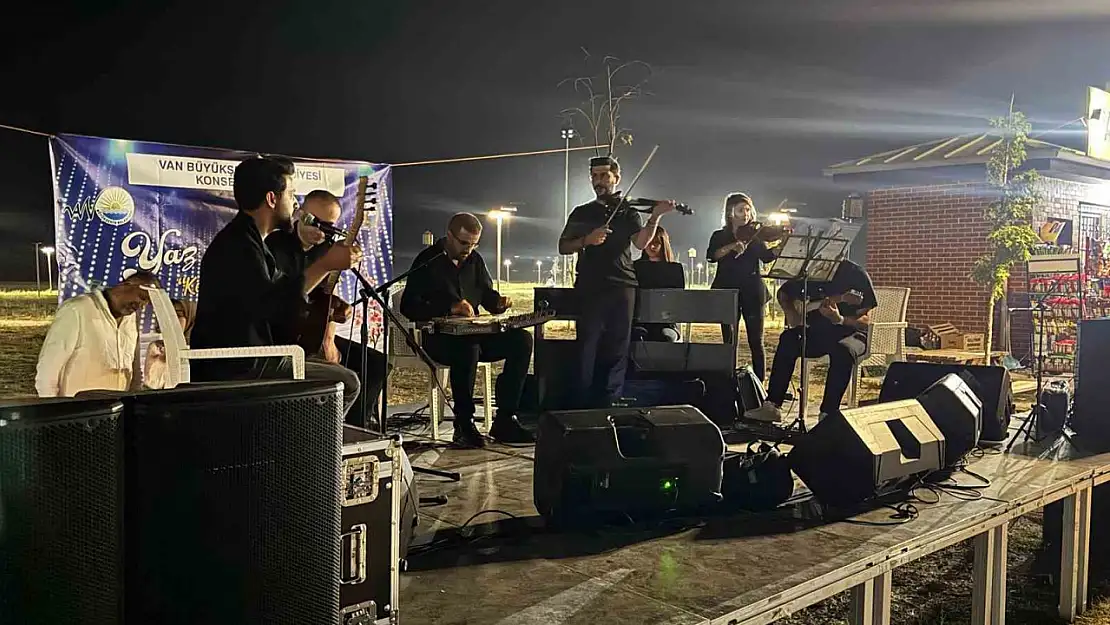 Van'da Yaz Konserleri: Sahil Yolu 65 Parkı'nda Yerel Türkülerle Renkli Bir Gece!