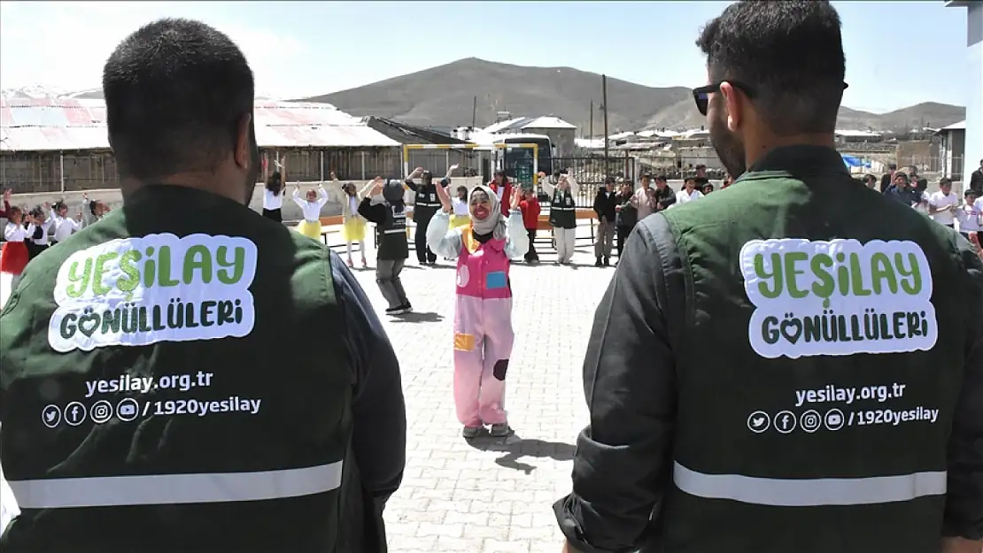 Van'da Yeşilay Ekipleri, Bağımlılıkla Mücadele İçin Bilinçli Nesiller Yetiştiriyor