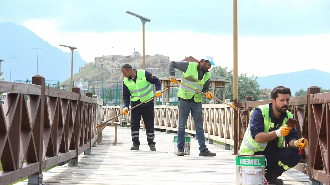 Van'da Yürüyüş Yollarına Bakım Ahşap Parkurlar Estetik ve Dayanıklı Hale Geliyor