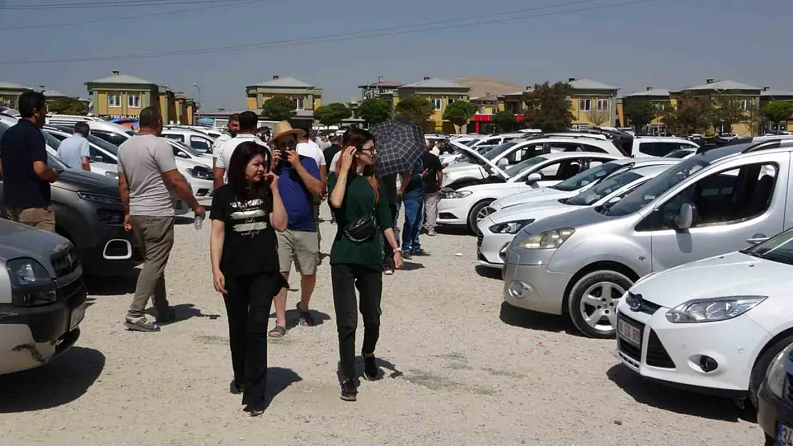 Van'daki İkinci El Oto Pazarında Sakin Günler Devam Ediyor