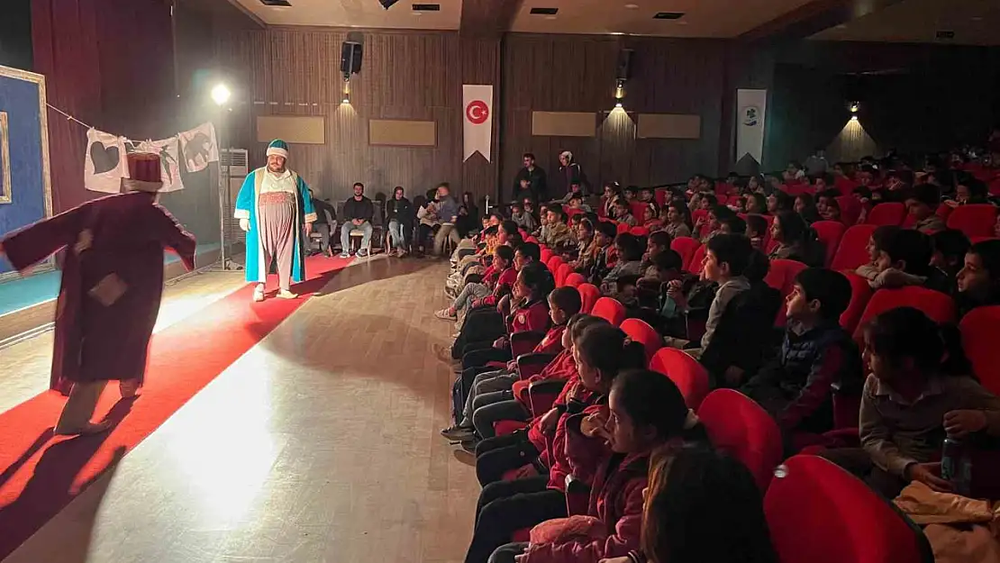 Van Devlet Tiyatrosu, 'Seyyar Tiyatro' ile dezavantajlı çocuklara kültürel deneyim sunuyor!