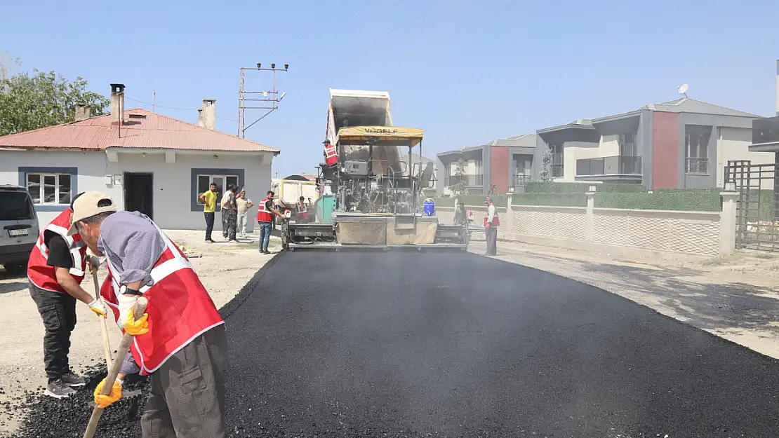 Van Edremit'te Asfalt Çalışmaları Tüm Hızıyla Sürüyor