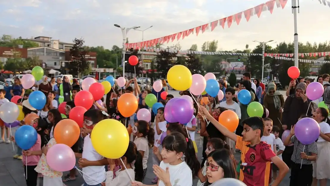 Van Edremit'te Çocuklar İçin Renkli Etkinlikler Sürüyor