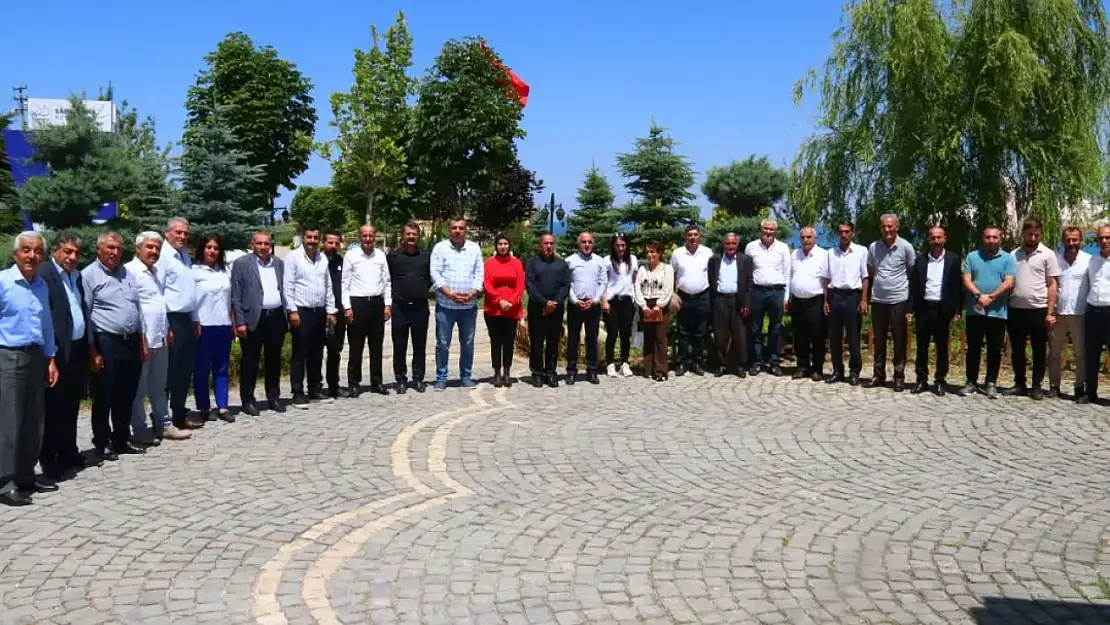 Van Edremit'te Muhtarlarla Toplantı: İhtiyaçlar ve Çözüm Önerileri Ele Alındı