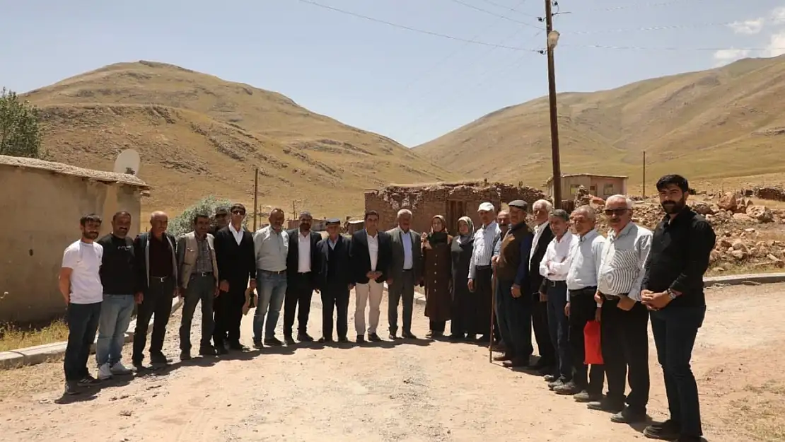 Van Eşbaşkanlar, Mahallelerdeki Parke Taşı Çalışmalarını Yerinde İnceledi