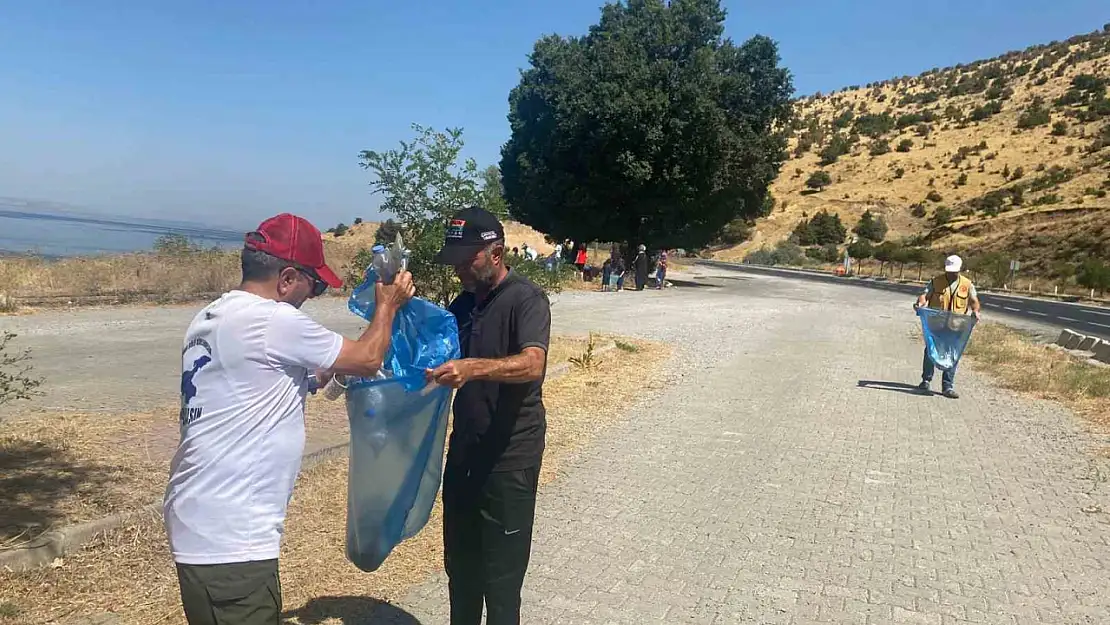 Van Gölü Aktivistleri Temizlik Etkinliği ile Doğayı Korudu