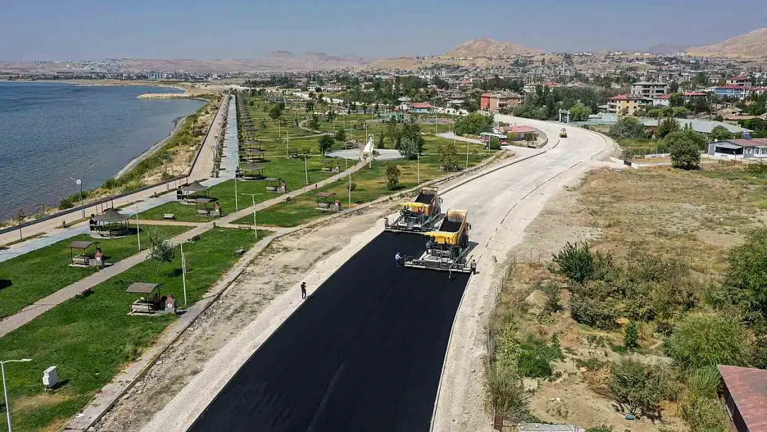 Van Gölü Gerdanlığı Sahil Yolu'nda Üçüncü Etap İnşaatı Hız Kesmeden Sürüyor