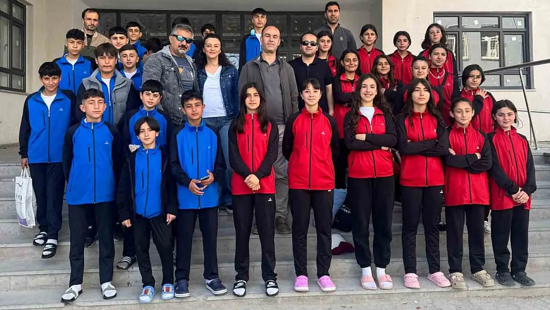 Van'ın Fevzi Çakmak Ortaokulu, 11 branşta il birinciliği ile göz doldurdu!