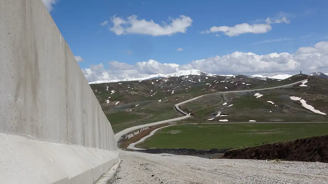 Van-İran sınırında güvenlik duvarının 182 kilometrelik kısmı tamamlandı