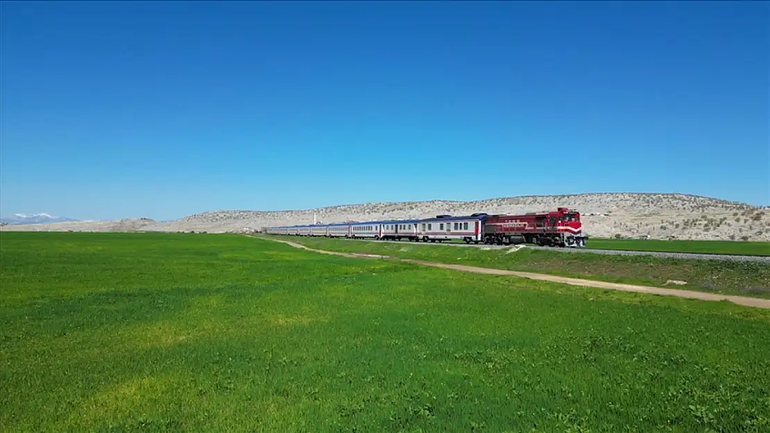 Van-Tahran yolcu treni 4 yıl sonra yeniden seferde