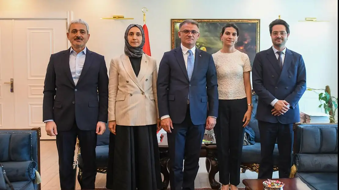 Van Valisi Balcı, Yeşilay heyetiyle bağımlılıkla mücadele projelerini görüştü