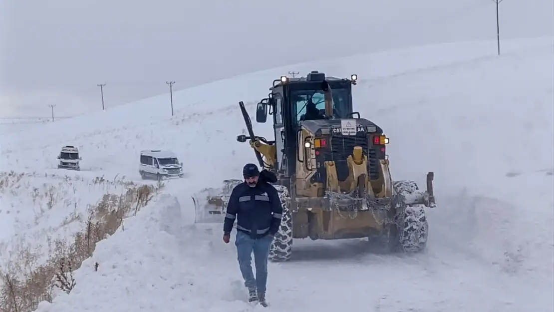 Van ve Muş'ta kar yağışı ulaşımı aksattı