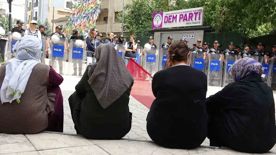 Vanlı Annelerin Talebi: Terörsüz Bir Türkiye için Seslerini Yükseltiyorlar