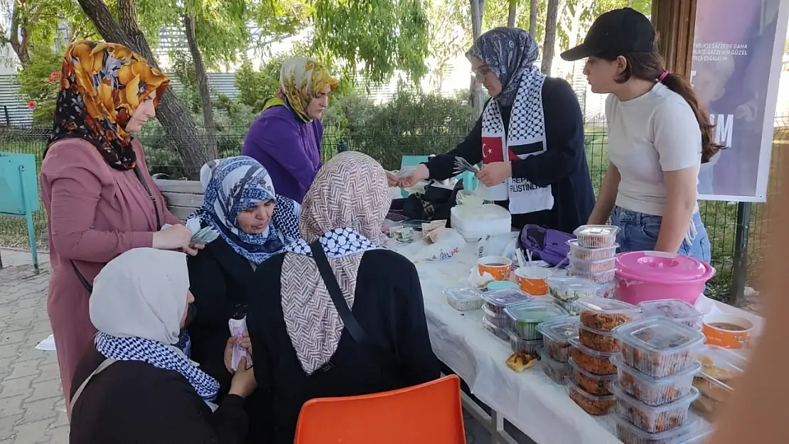 Vanlı Kadınlar, Gazze İçin Farkındalık Yaratmak Amacıyla 'Hayır Çarşısı' Kurdu