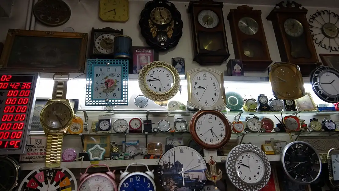 Vanlı Ustanın Ellerinde Asırlık Saatler Yeniden Tiktak Diyor