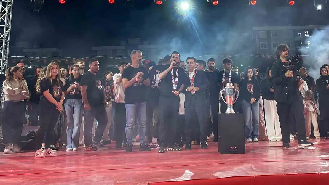Vanspor FK, Batman'ı yenerek Trendyol 1. Lig'e yükseldi, şehirde coşkulu kutlama!