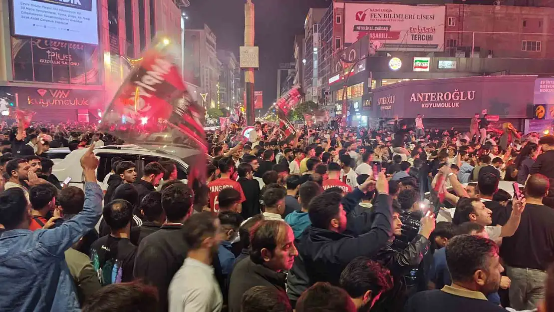 Vanspor FK, Batman Petrolspor'u yenerek TFF 1. Lig'e yükseldi, Van'da coşku dorukta!