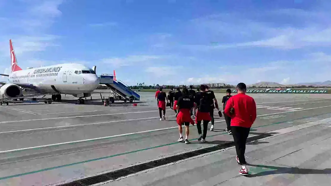 Vanspor Takımı Uçakla Elazığ'a Hareket Etti