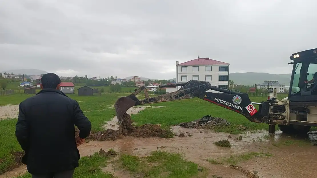 Varto Belediyesi Sel Baskınlarına Karşı Hızlı Müdahale Ediyor