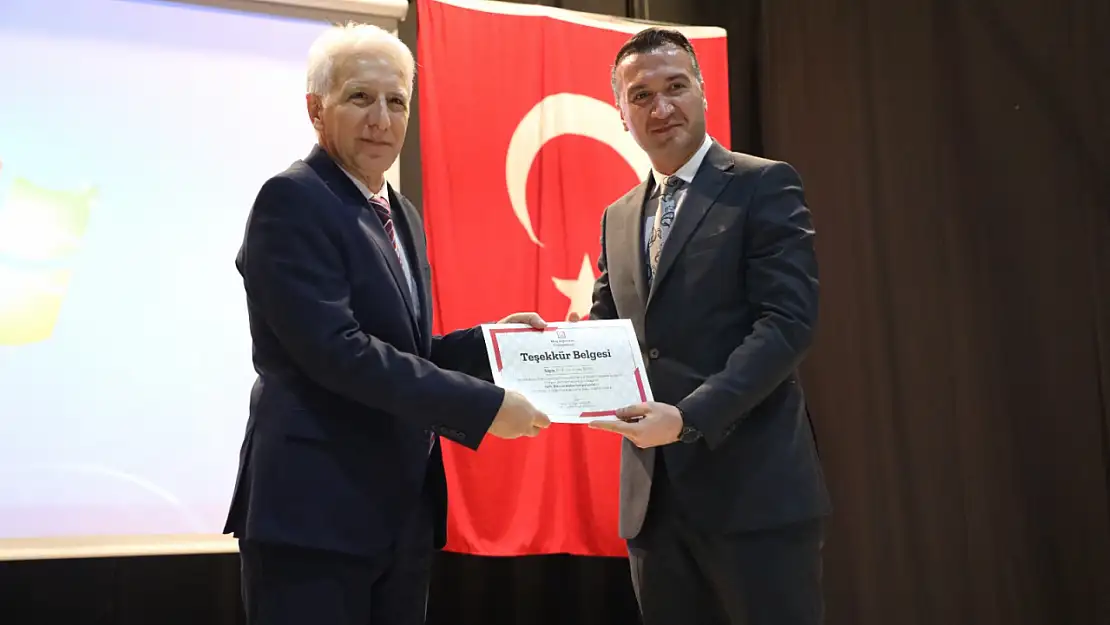 Varto'da Bilim, Kültür ve Sanat Buluşması Varto Bilim, Sanat ve Kültür Sempozyumu Yoğun Katılımla Gerçekleştirildi