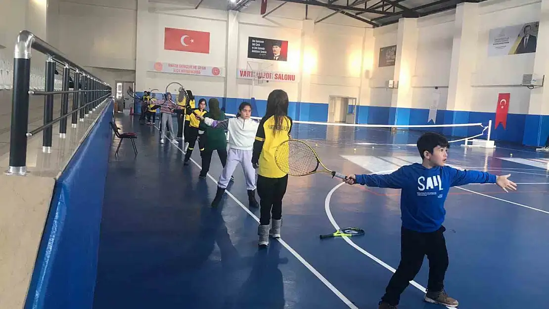 Varto'da kort tenisi tutkusu büyüyor