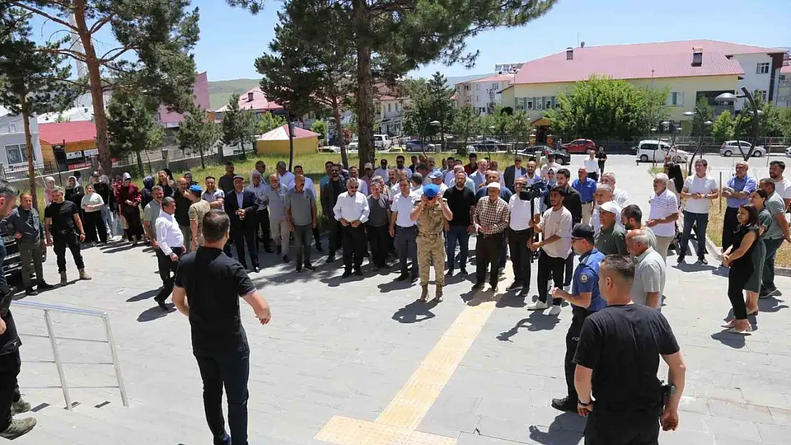 Varto Kaymakamı Ayyıldız, Denizli'ye atanırken duygusal bir veda ile uğurlandı