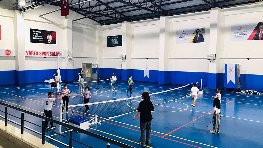 Varto Spor Salonu'nda Tenis Antrenmanları Yoğun İlgi Görüyor