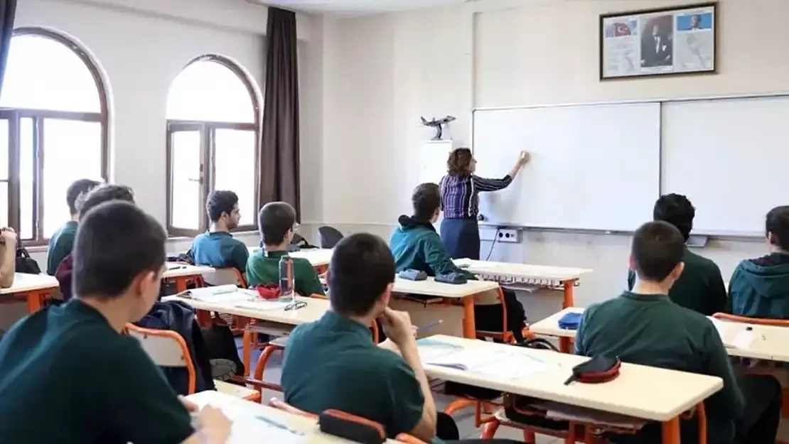 Velilere Müjde! Okul Kıyafetleri Artık 4 Yıl Boyunca Sabit Kalacak!