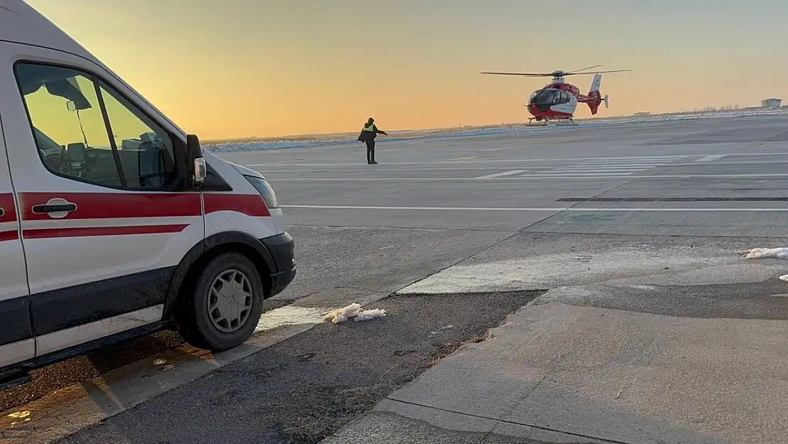 Yanık tedavisi gören küçük çocuk helikopterle Van'a sevk edildi