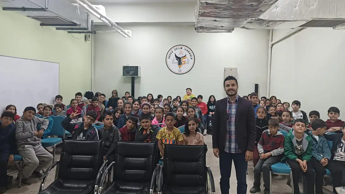 Yapay zeka söyleşileri Patnos'ta öğrencileri bilimle buluşturdu