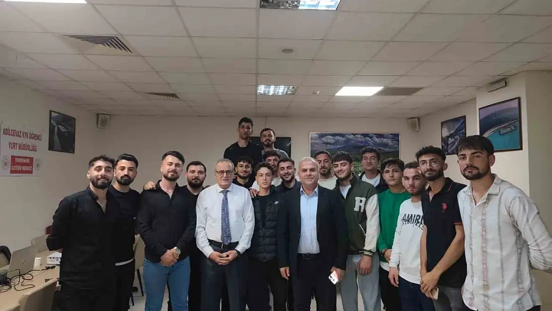 Yaşayan İnsan Hazinesi Usta, KYK Yurt'ta Öğrencilere Baston Yapımını Öğretti