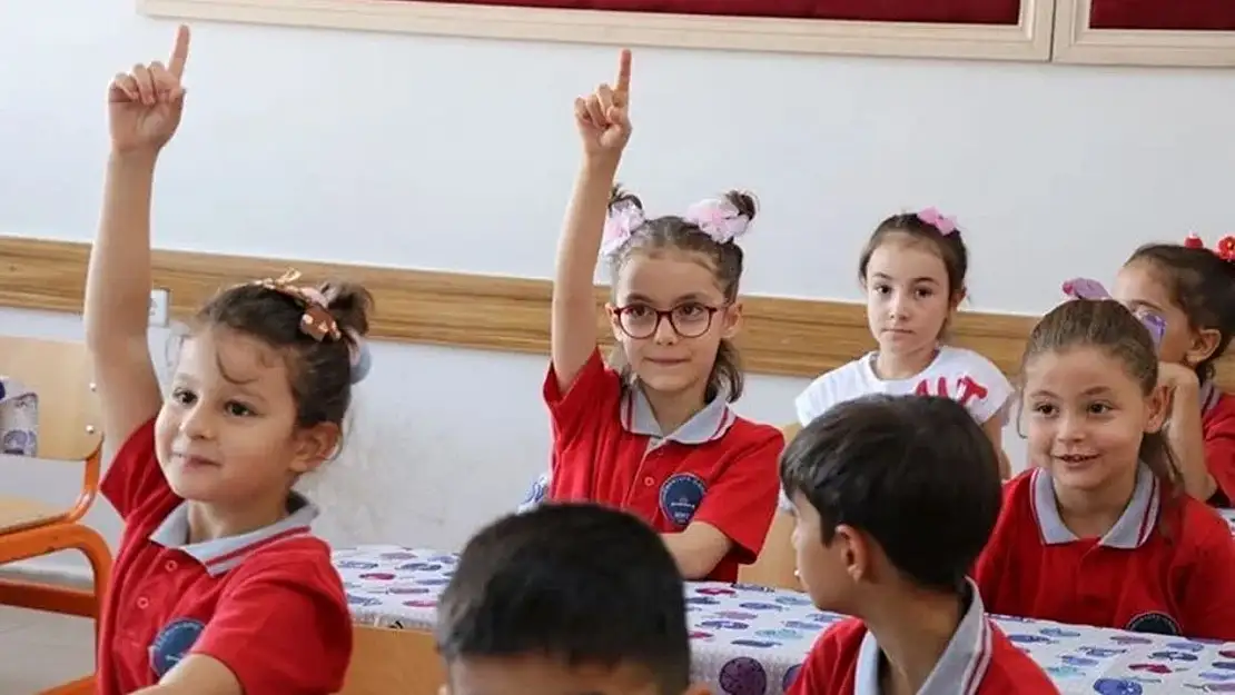 Yaz tatili sona eriyor, öğrenciler için ders heyecanı başlıyor: Okulların açılacağı tarih açıklandı!