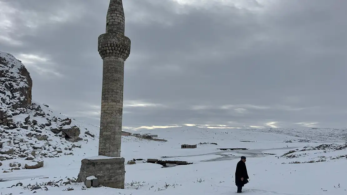 Yazıcı Barajı'nın su altındaki minaresi yeniden gün yüzüne çıktı