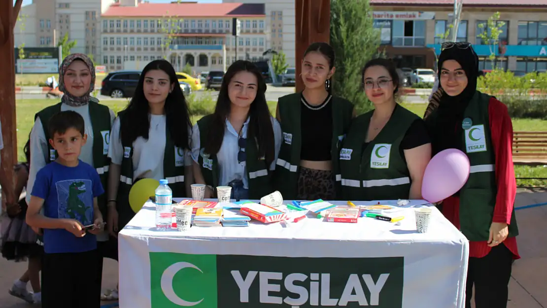 Yeşilay'dan farkındalık desteği: Bağımlılıkla mücadele mesajı kermeste verildi