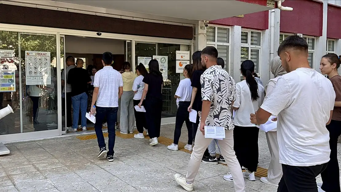 YKS 2025 maratonu tamamlandı: Sınavda son oturum heyecanı
