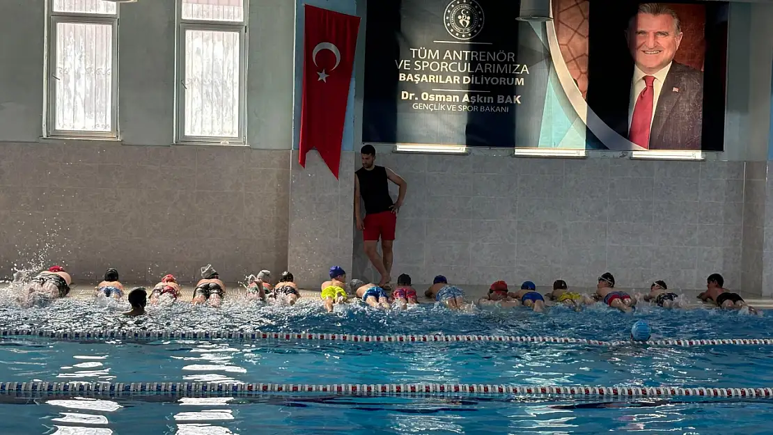 Yüzme Bilmeyen Kalmasın Projesi Patnos'ta yoğun ilgi görüyor