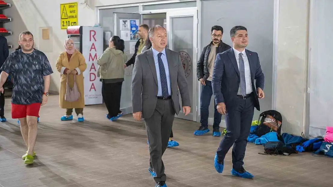 Yüzme Takımına Tatlı Jest: Çakmur'dan Destek Mesajı