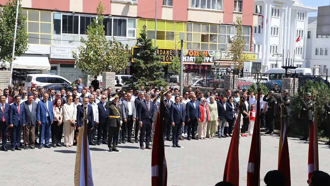 Zafer bayramı heyecanı Doğubayazıt'ta hissedildi