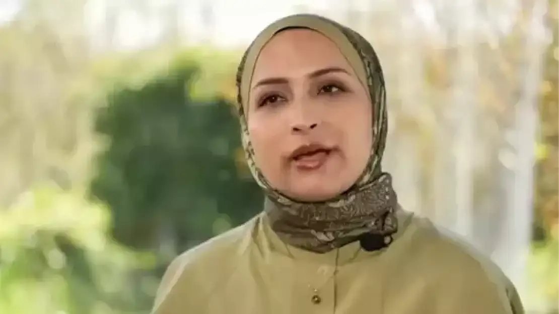 Zuhal Topal'la Yemekteyiz Kübra İmre kaç yaşında, nereli? Yemekteyiz Kübra kimdir?