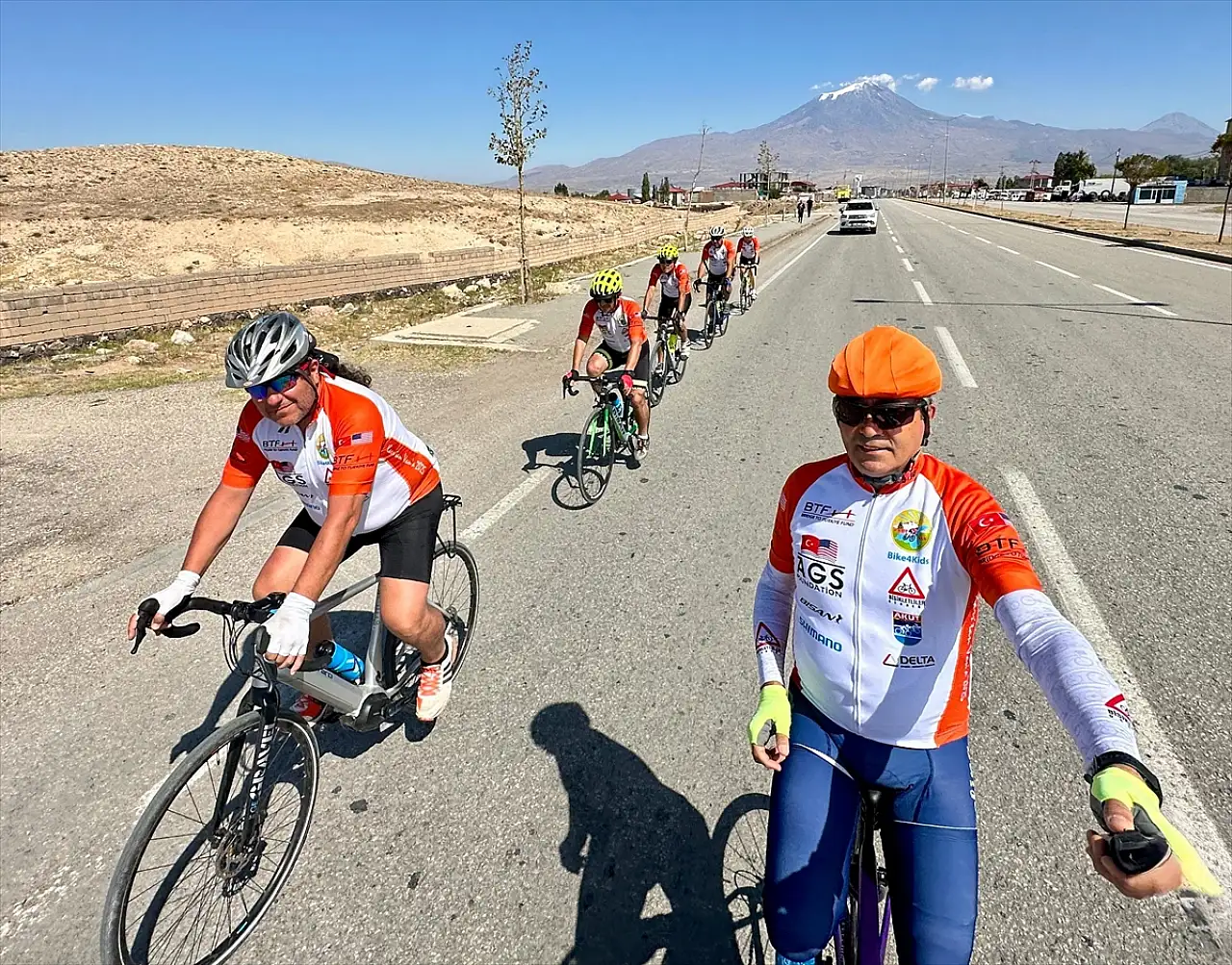 Patnos'tan Tatvan'a gönüllülerden eğitime pedal desteği