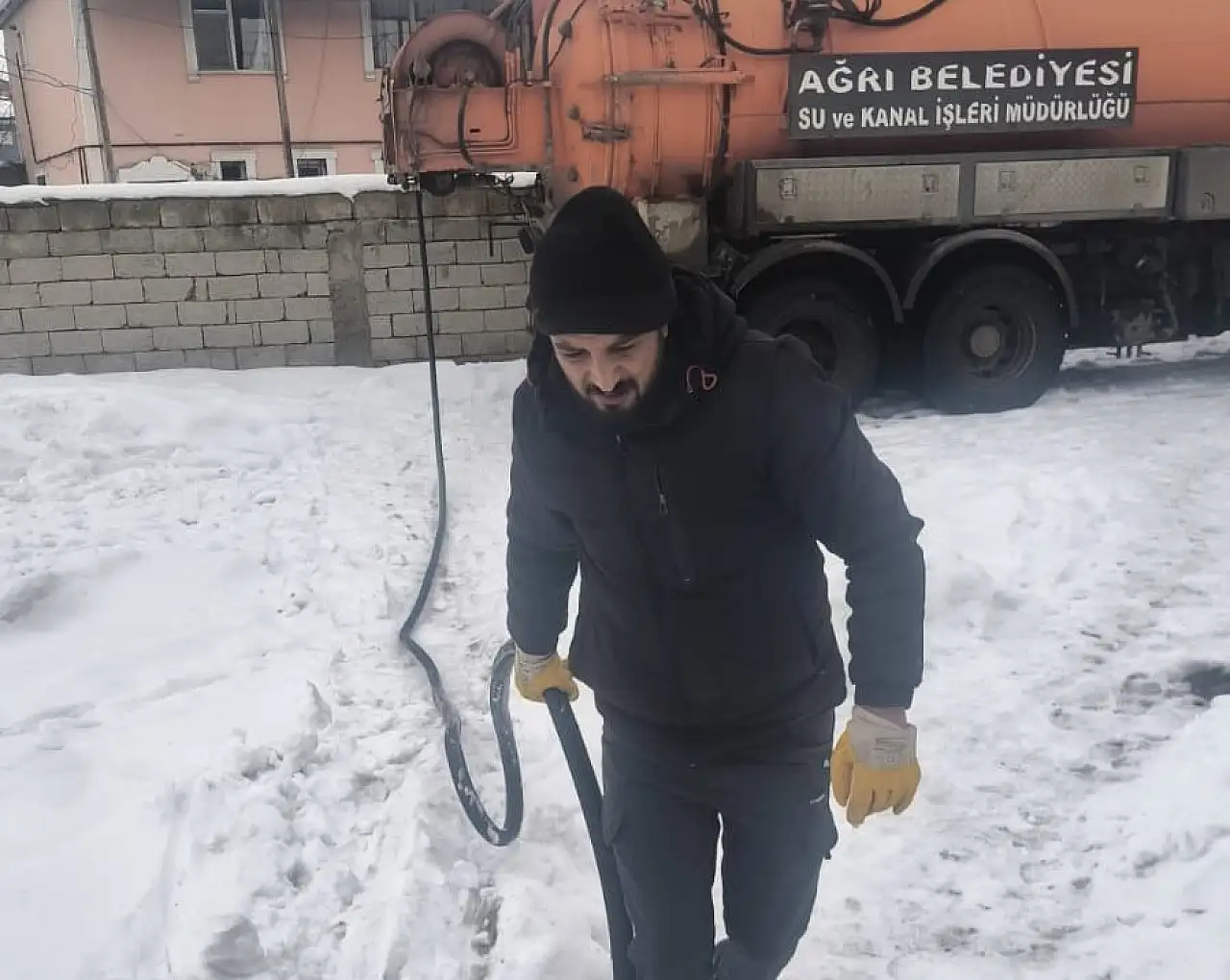 Ağrı'da su ve kanalizasyon ekipleri sahada