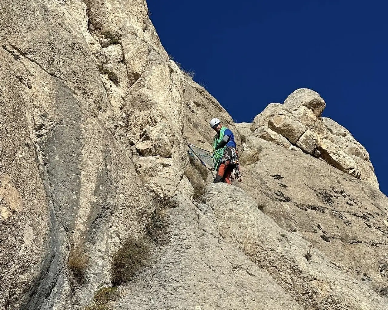 Van'da İlk Kez Çok İp Boylu Kaya Tırmanışı Eğitimi Düzenlendi