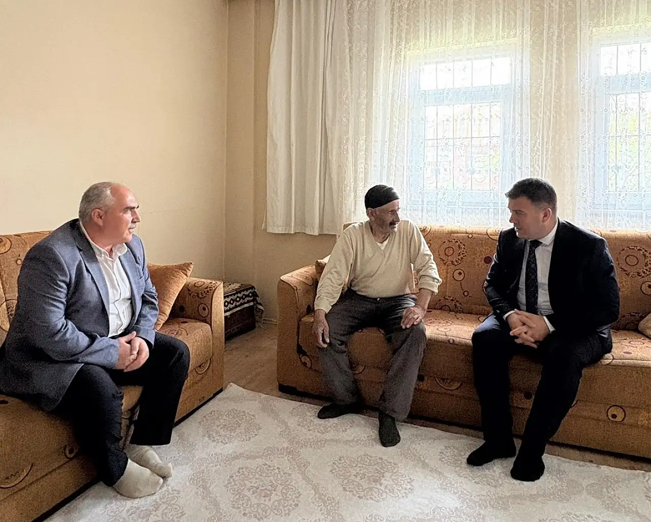 Patnos Kaymakamı Burak Dertlioğlu'ndan şehit ailelerine bayram ziyareti