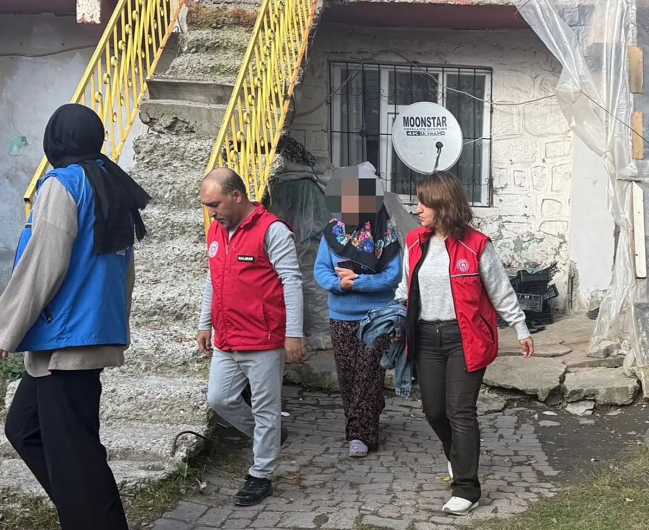 Ağrı'da gençler kapıları bu kez iyilik için çaldı
